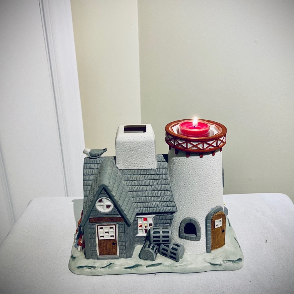 PartyLite Stoneharbor Lighthouse